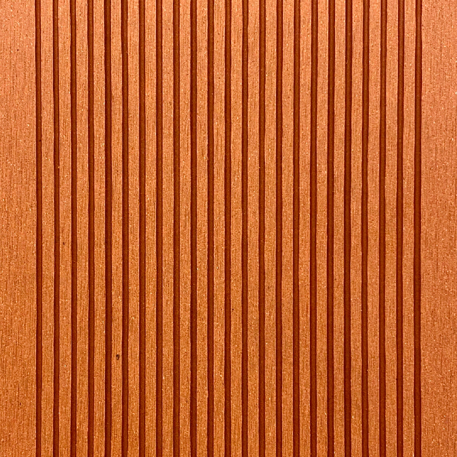 Tabla Deck Terraza WPC Classic cedro, detalle del frente con textura veta tipo madera en la superficie