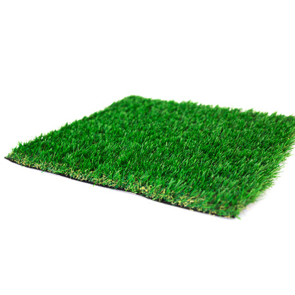 Detalle de pasto ornamental premium 35 mm con fibras sintéticas de alta densidad y acabado uniforme