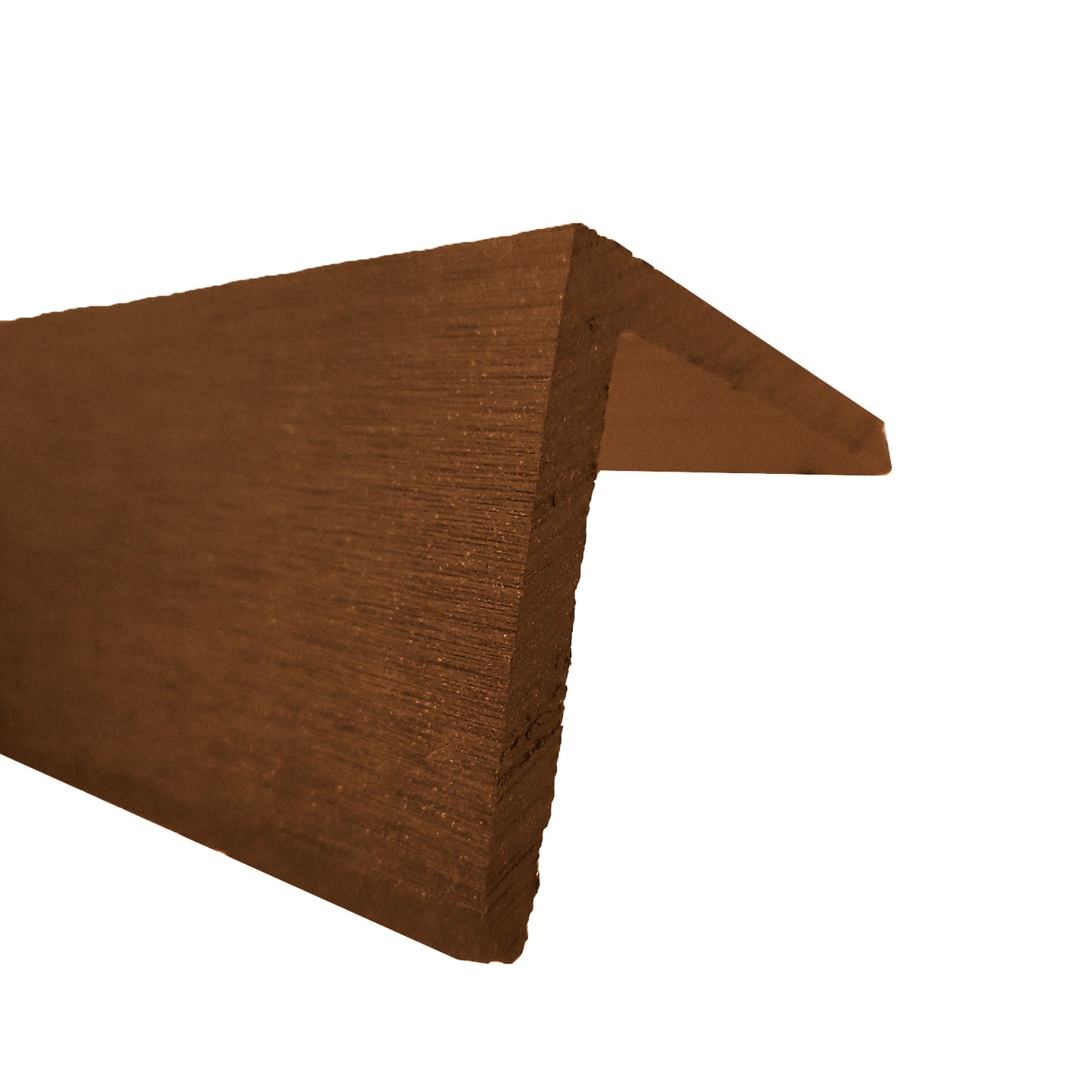Vista lateral del terminal ángulo Deck Terraza Classic color madera 45x45x2200 mm en WPC, remate en ángulo para bordes de deck
