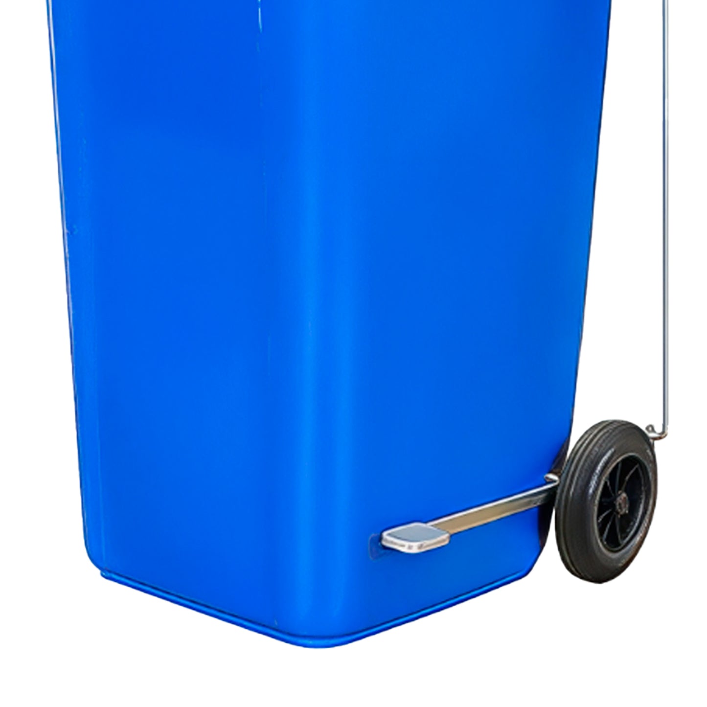 Pedal metálico instalado en contenedor de basura azul de 120 litros, vista lateral del mecanismo de apertura.