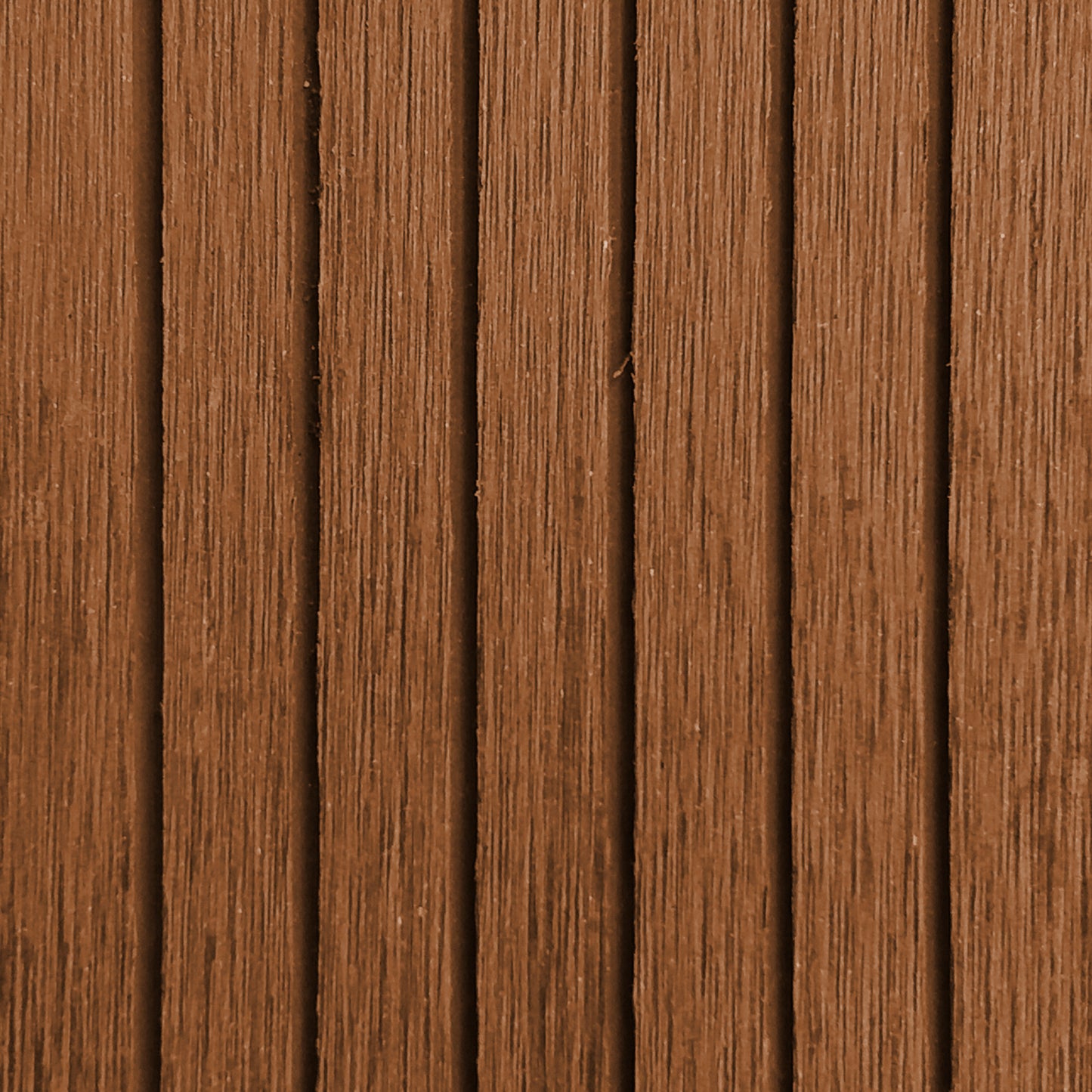 Detalle de textura acanalada color madera del terminal recto Deck Terraza Classic en WPC, acabado tipo madera para borde de deck