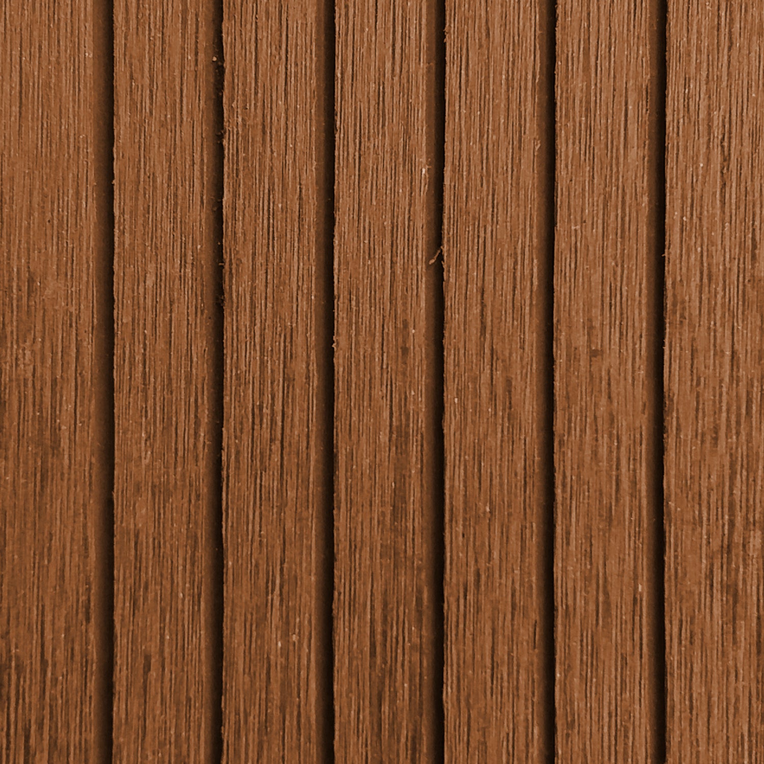 Detalle de textura acanalada color madera del terminal recto Deck Terraza Classic en WPC, acabado tipo madera para borde de deck