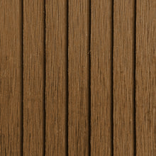 Detalle de textura acanalada color cedro del terminal recto Deck Terraza Classic en WPC, acabado tipo madera para borde de deck