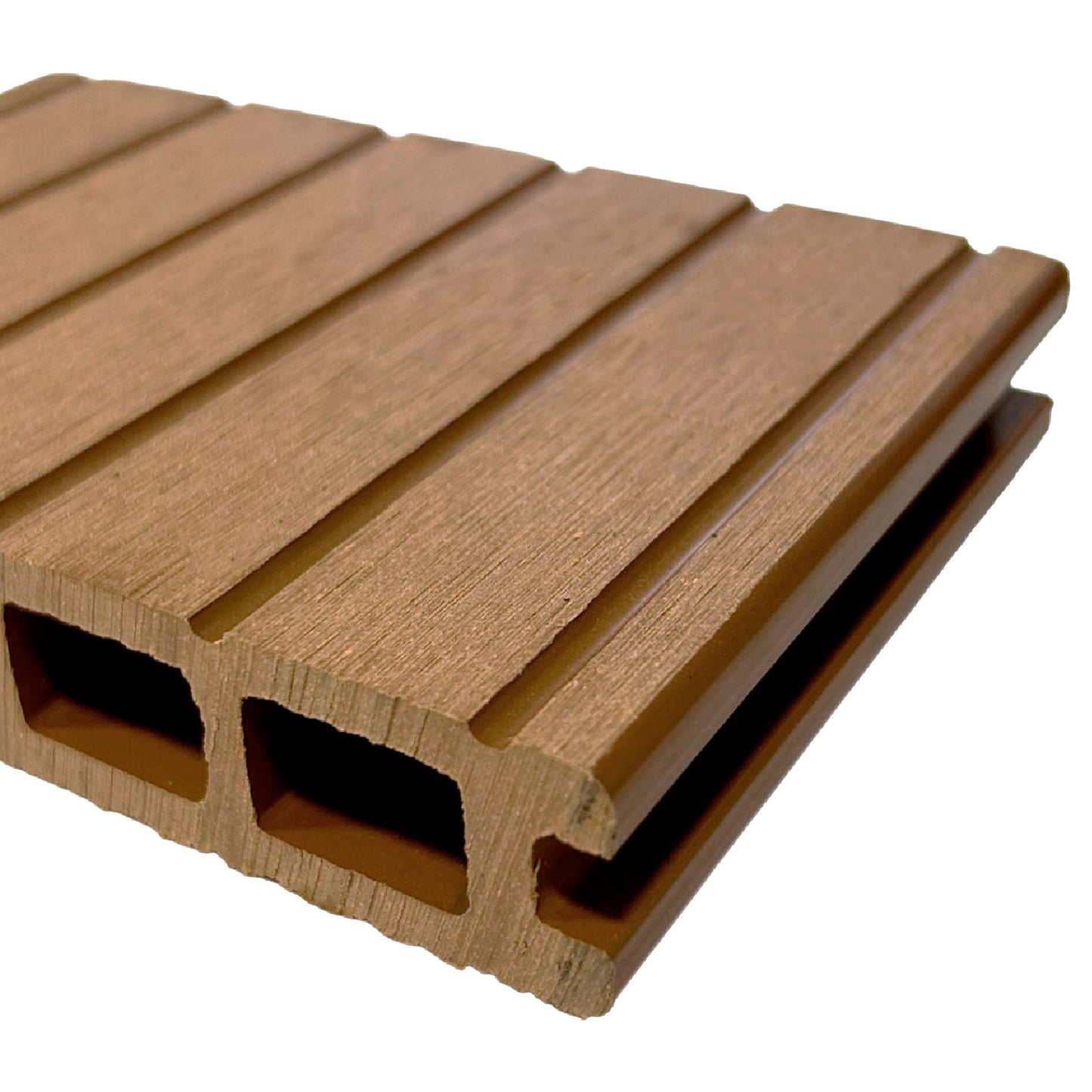 Tabla Deck Terraza WPC color madera, vista del extremo con sección alveolar y superficie superior acanalada
