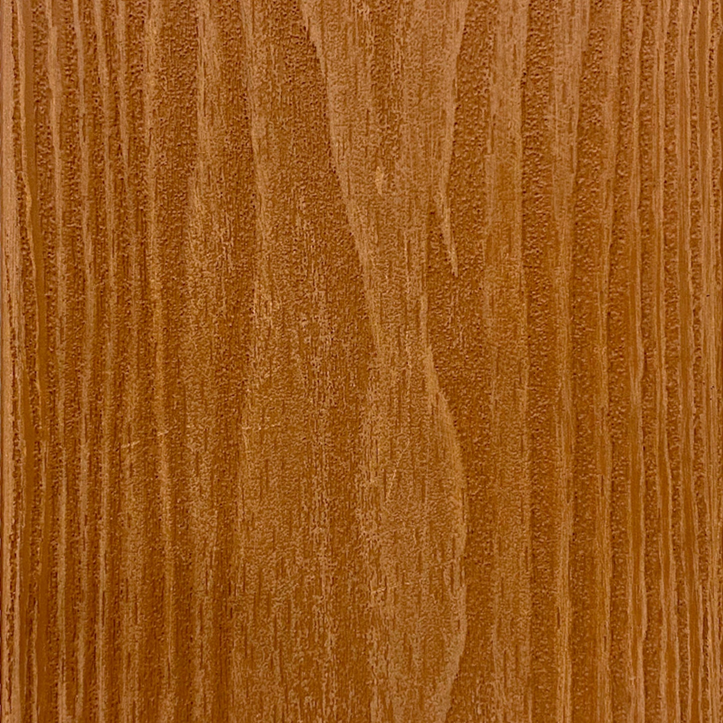 Detalle de textura veta tipo madera en tabla Deck Terraza WPC color madera, primer plano de la superficie
