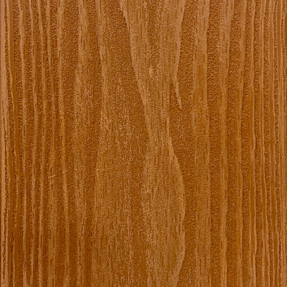 Detalle de textura veta tipo madera en tabla Deck Terraza WPC color madera, primer plano de la superficie
