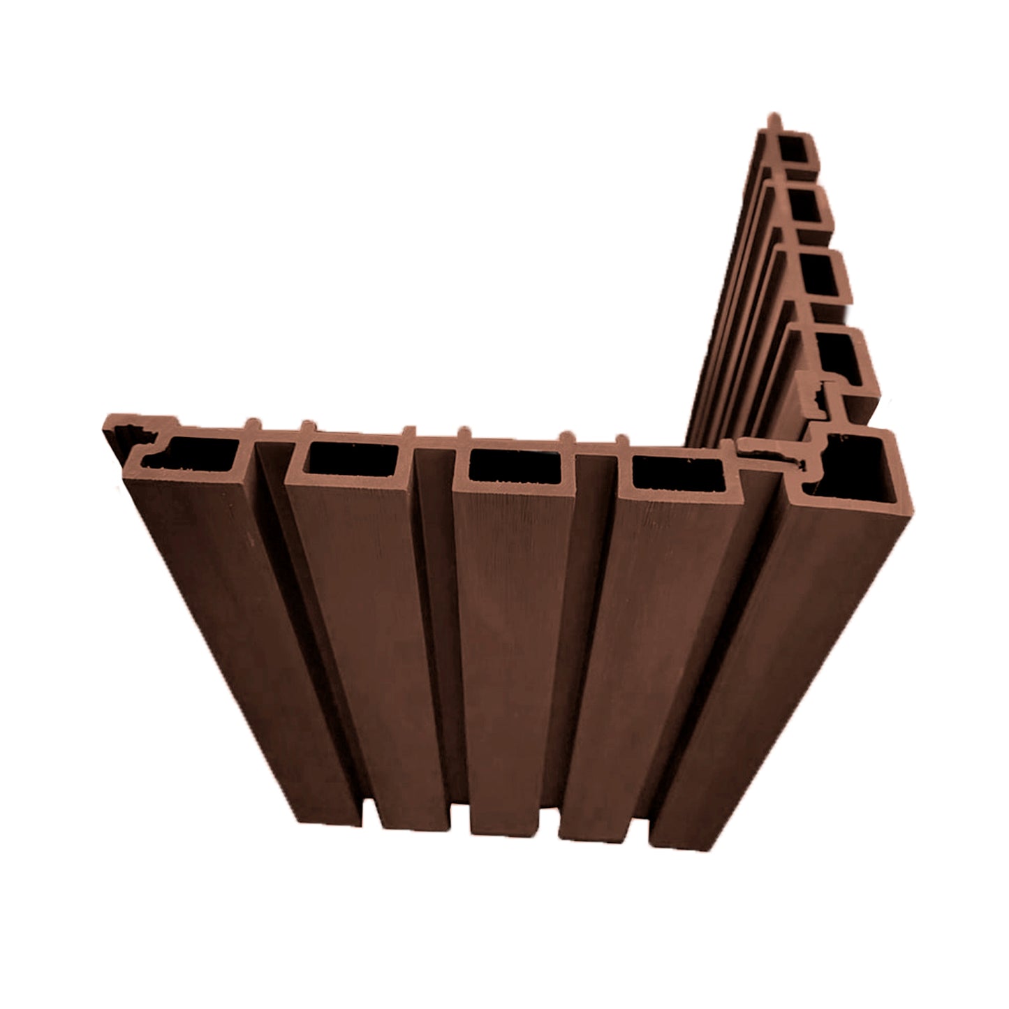 Vista en sección de esquinero exterior Cladding Wallpanel WPC chocolate, perfil en L con cavidades internas para remate de esquinas exteriores