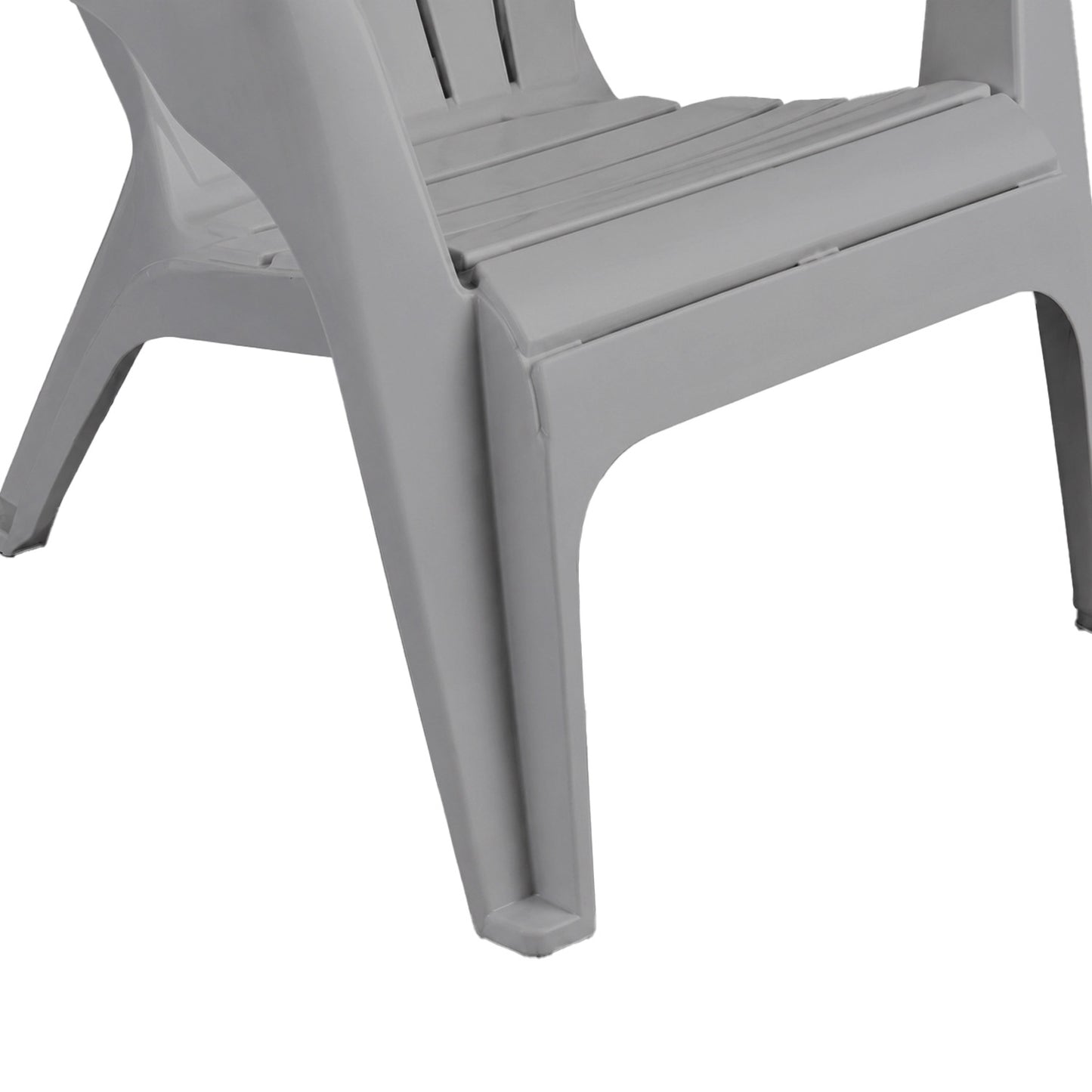 Detalle de las patas de silla terraza plástica gris