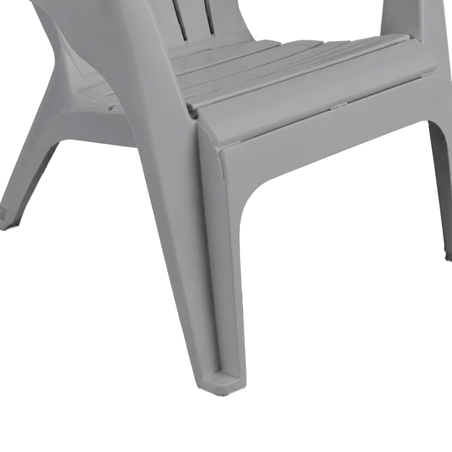 Detalle de las patas de silla terraza plástica gris