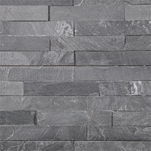 Vista frontal de fachaleta Indo Pizarra instalada, palmeta de piedra natural color pizarra 15x55 cm