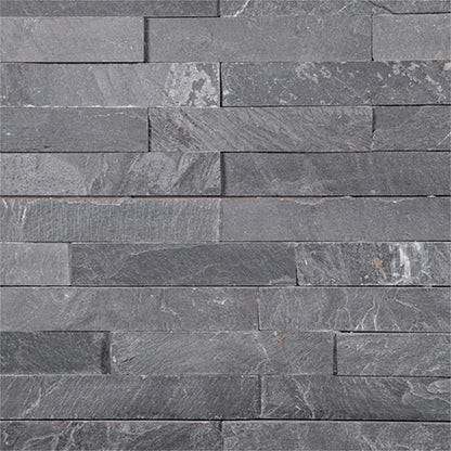 Vista frontal de fachaleta Indo Pizarra instalada, palmeta de piedra natural color pizarra 15x55 cm