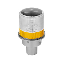 Baliza solar amarilla para cono de señalización vial, vista lateral mostrando el vástago de instalación y cuerpo metálico inferior.