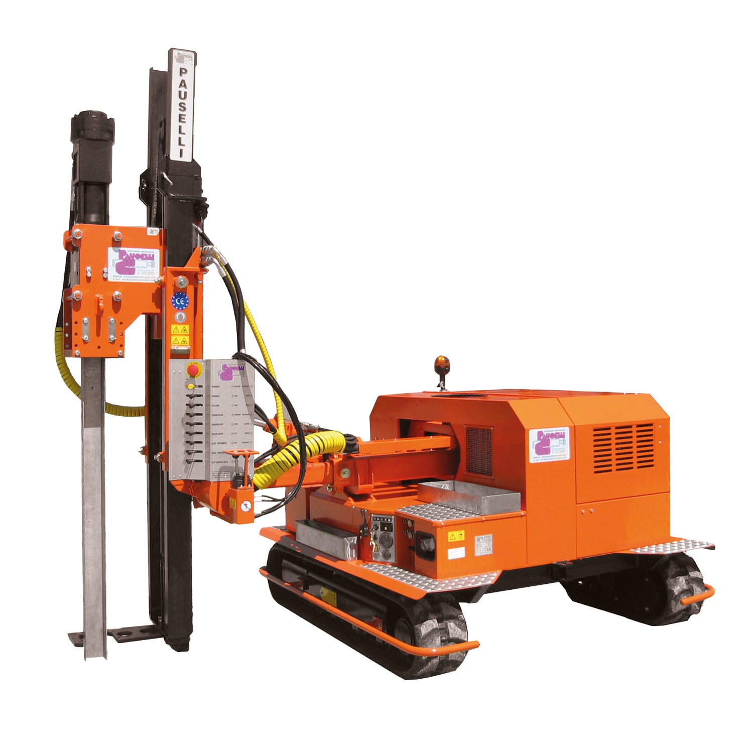 Hincadora de postes Pauselli MOD900 vista general en faena
