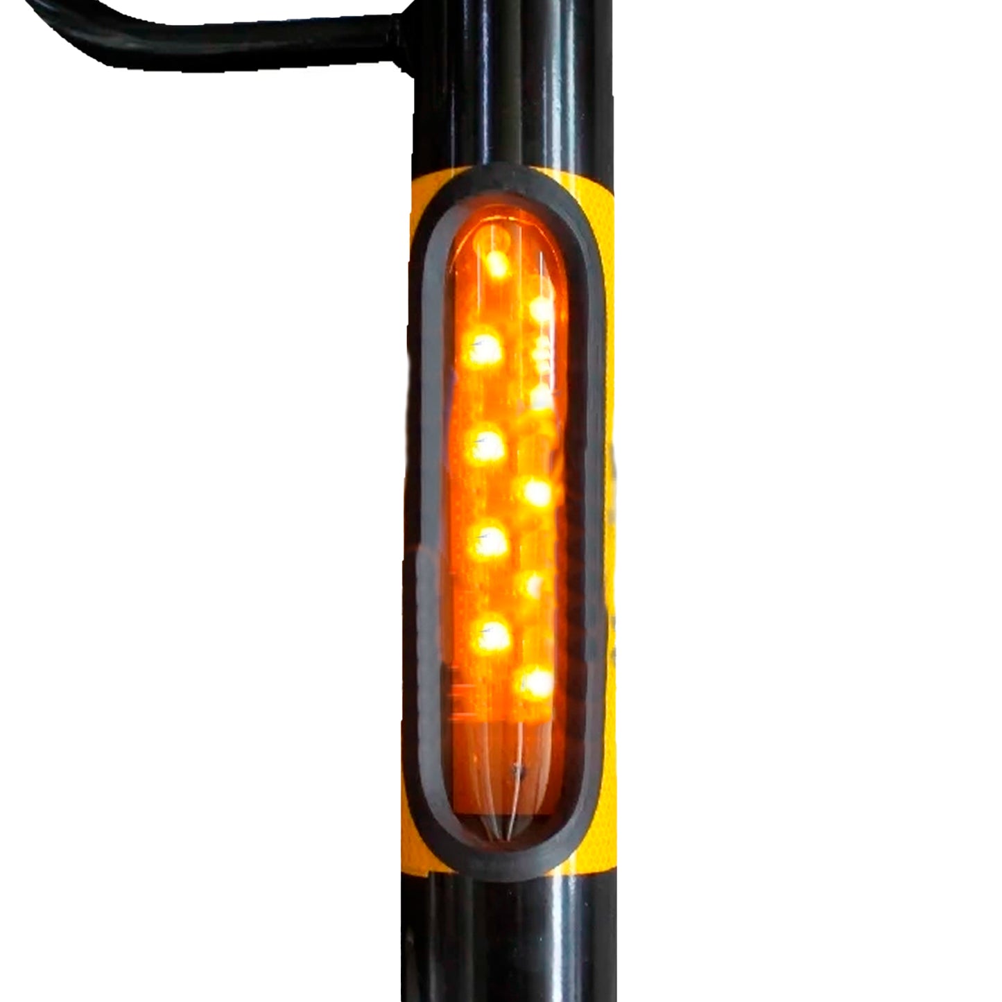 Detalle de luz LED ámbar de alta visibilidad en poste zebra