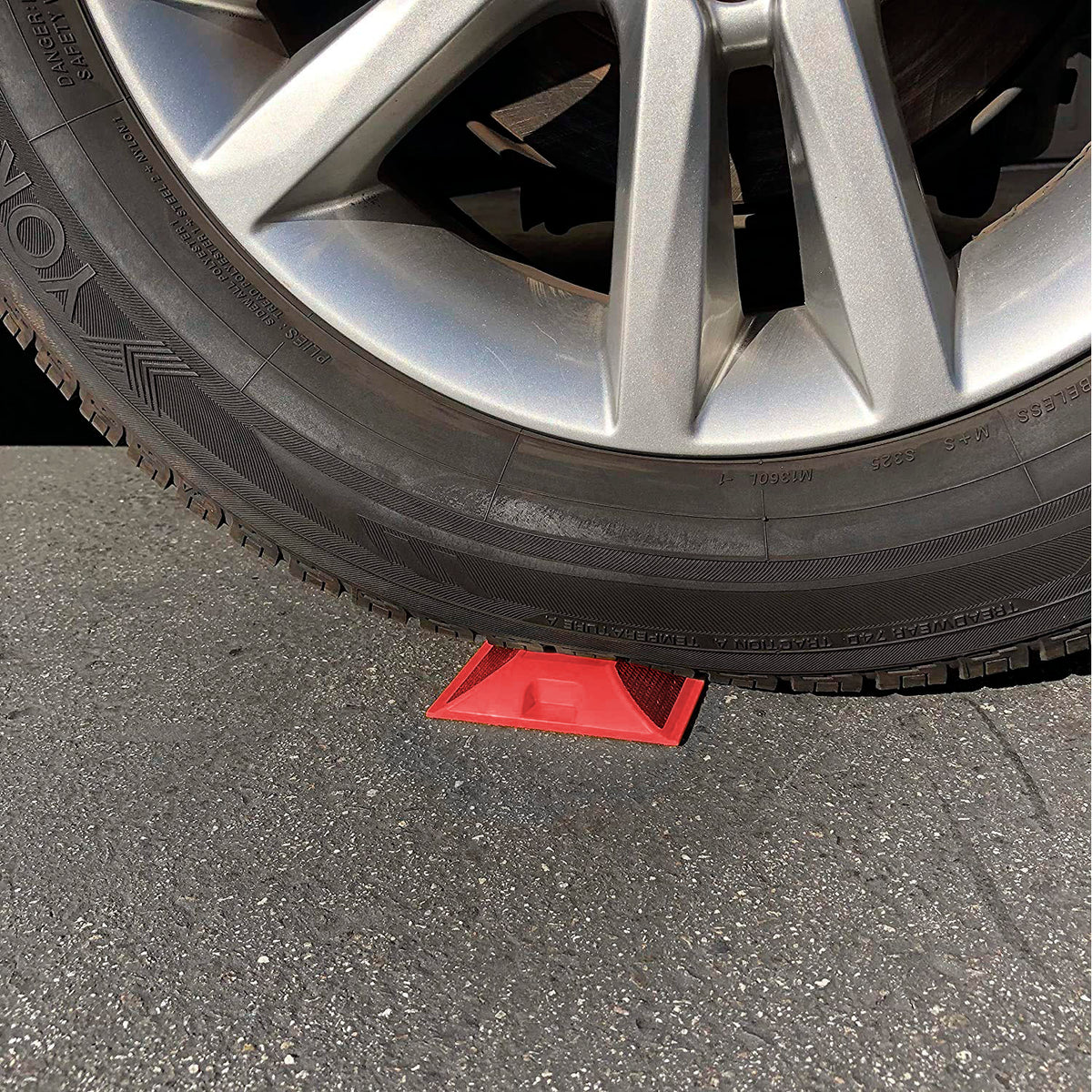 Tacha Prismalux Roja – Dispositivo de Señalización Vial - Vista Resistencia sobre rueda