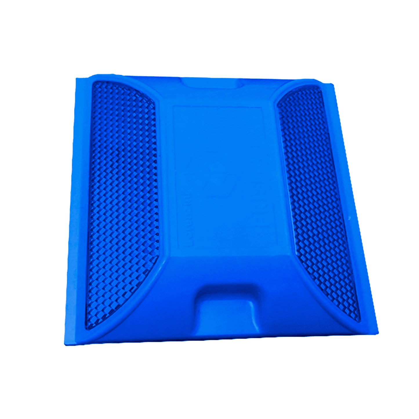 Tacha reflectiva PrismaLux vista lateral destacando altura y diseño para instalación sobre pavimento