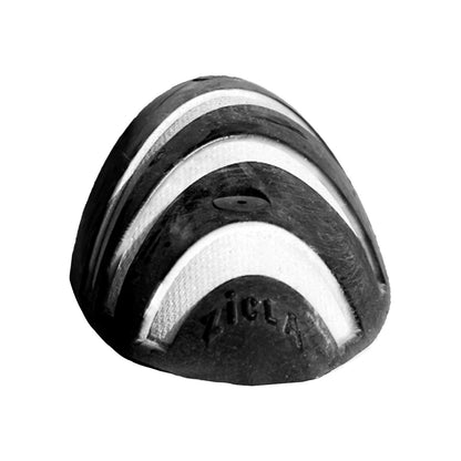 Vista frontal del canalizador ZEBRA 9 con superficie texturada y bandas reflectantes