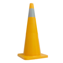 Cono de señalización vial PVC amarillo 36 pulgadas con 1 cinta reflectiva grado ingeniería, base 360 x 360 mm y peso aproximado 4.500 g