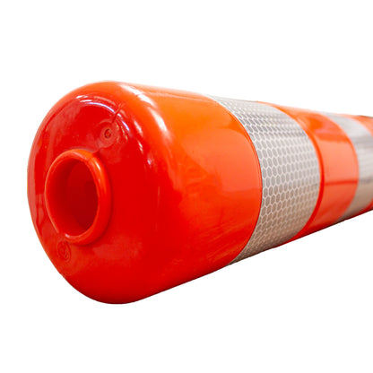 Detalle de anillos reflectantes de alta intensidad en hito naranjo