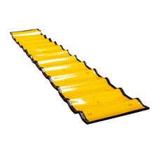 Vista frontal en perspectiva de delineador lateral reflectante amarillo 3M para señalización vial