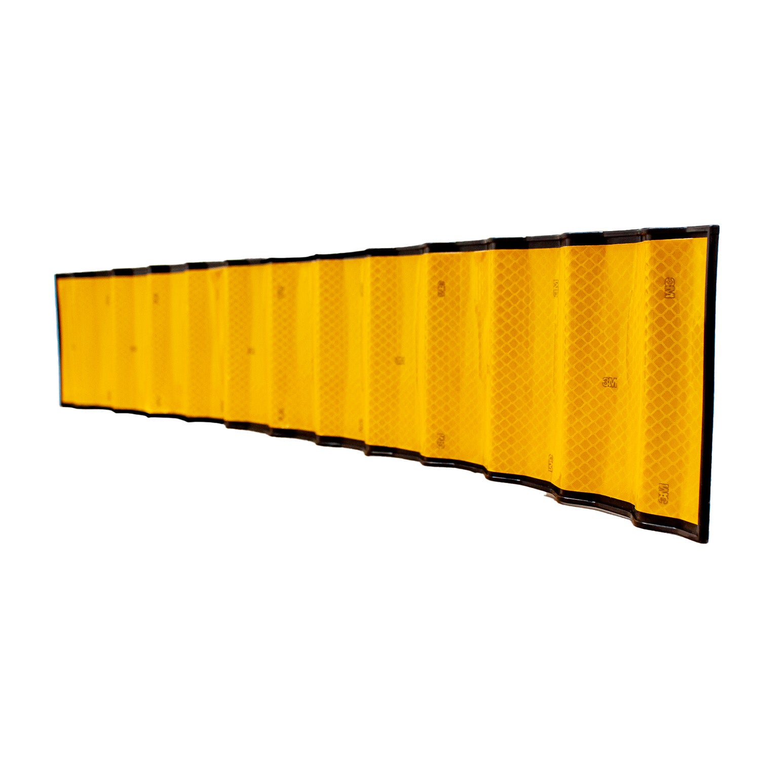 Vista lateral de delineador lateral reflectante amarillo 3M para barreras y defensas viales