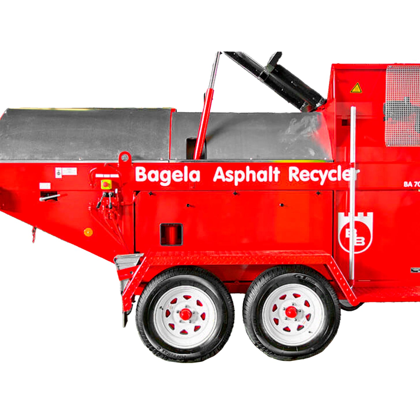 Vista lateral de recicladora de asfalto Bagela BA 7000 mostrando diseño compacto y sistema de carga