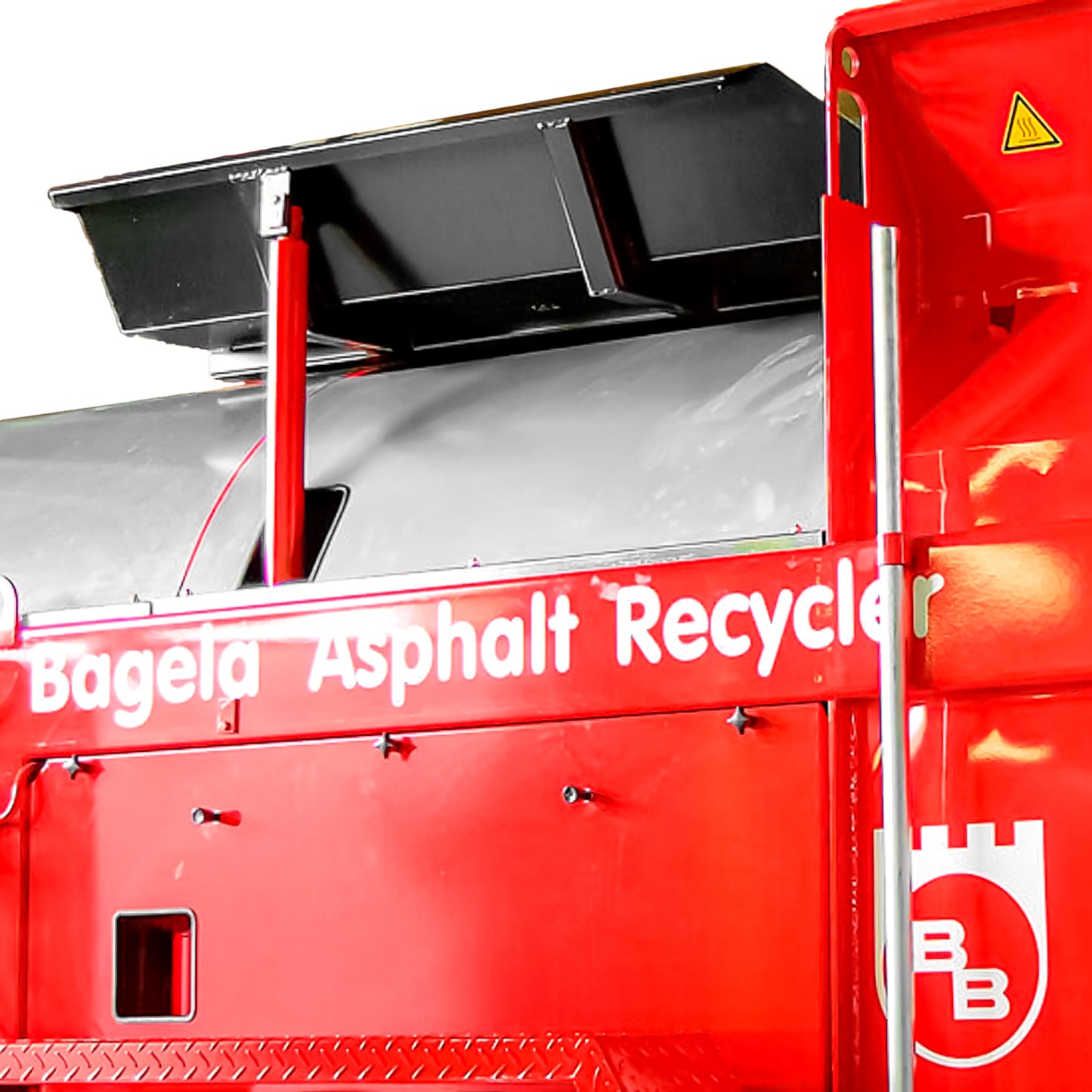 Vista trasera de recicladora de asfalto Bagela BA 7000 con sistema de descarga de mezcla asfáltica en caliente