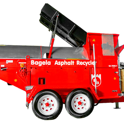 Detalle técnico de conexiones hidráulicas y sistema de control en recicladora de asfalto Bagela BA 7000