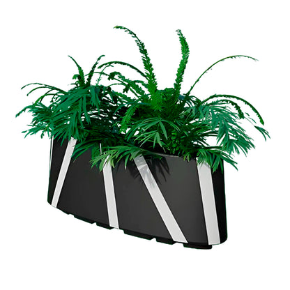 Maceta Zicla Zebra 40 instalada con plantas, vista frontal como elemento separador urbano